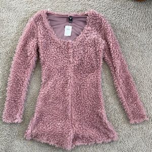 FUZZY PINK LONG SLEEVE SHORTS ROMPER 😍 windsor NWT size small!